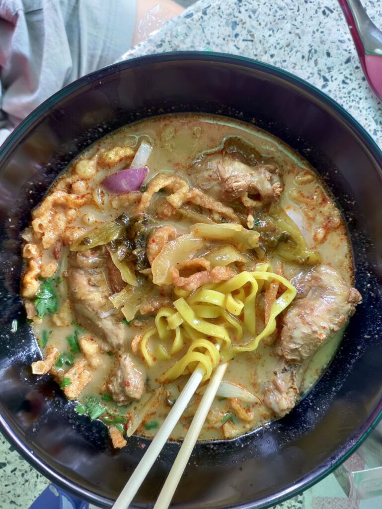 Street food in Chiang Mai: Khao Soi