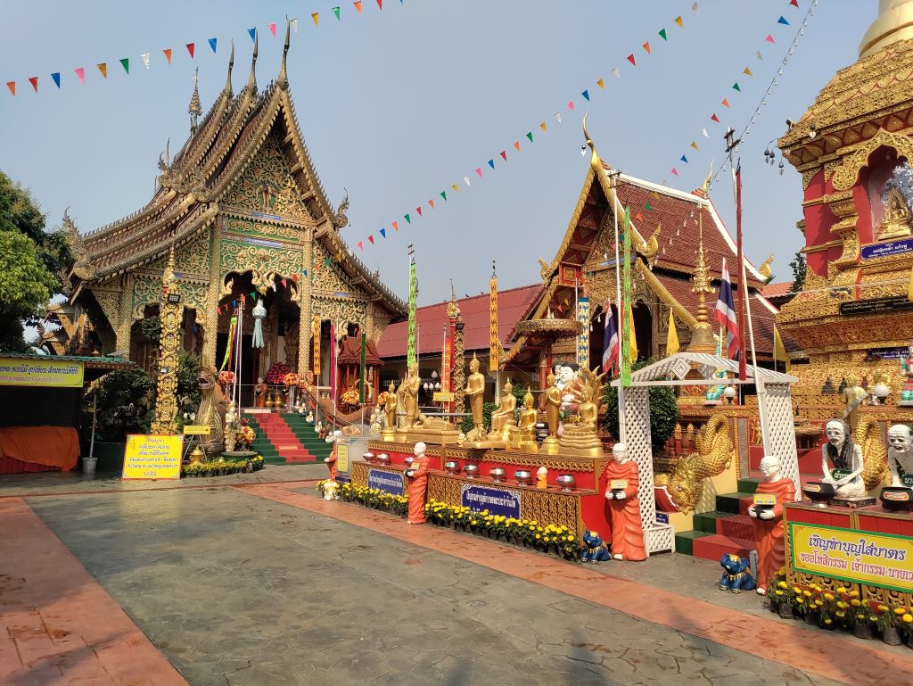 Eén van de tempels die we tegenkwamen bij de fatbike tour ten zuiden van Chiang Mai
