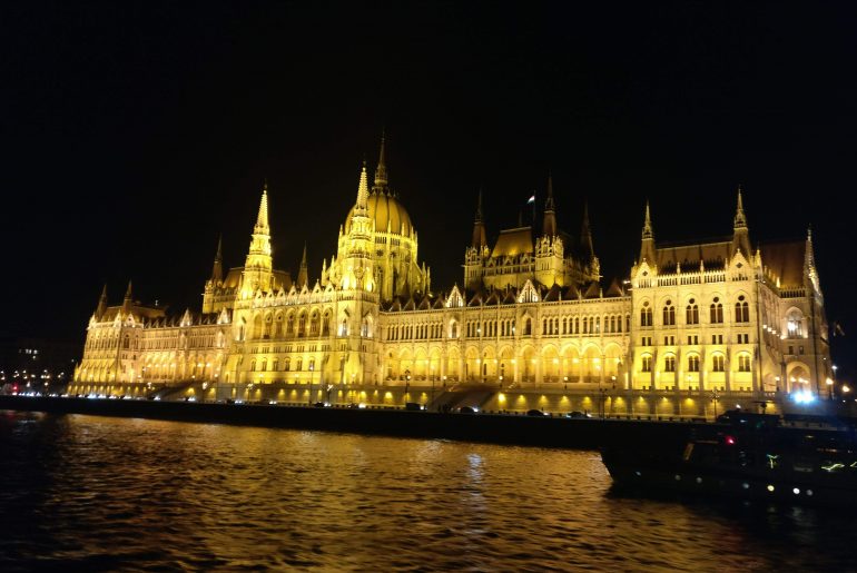 Parlementsgebouw Boedapest bij nacht