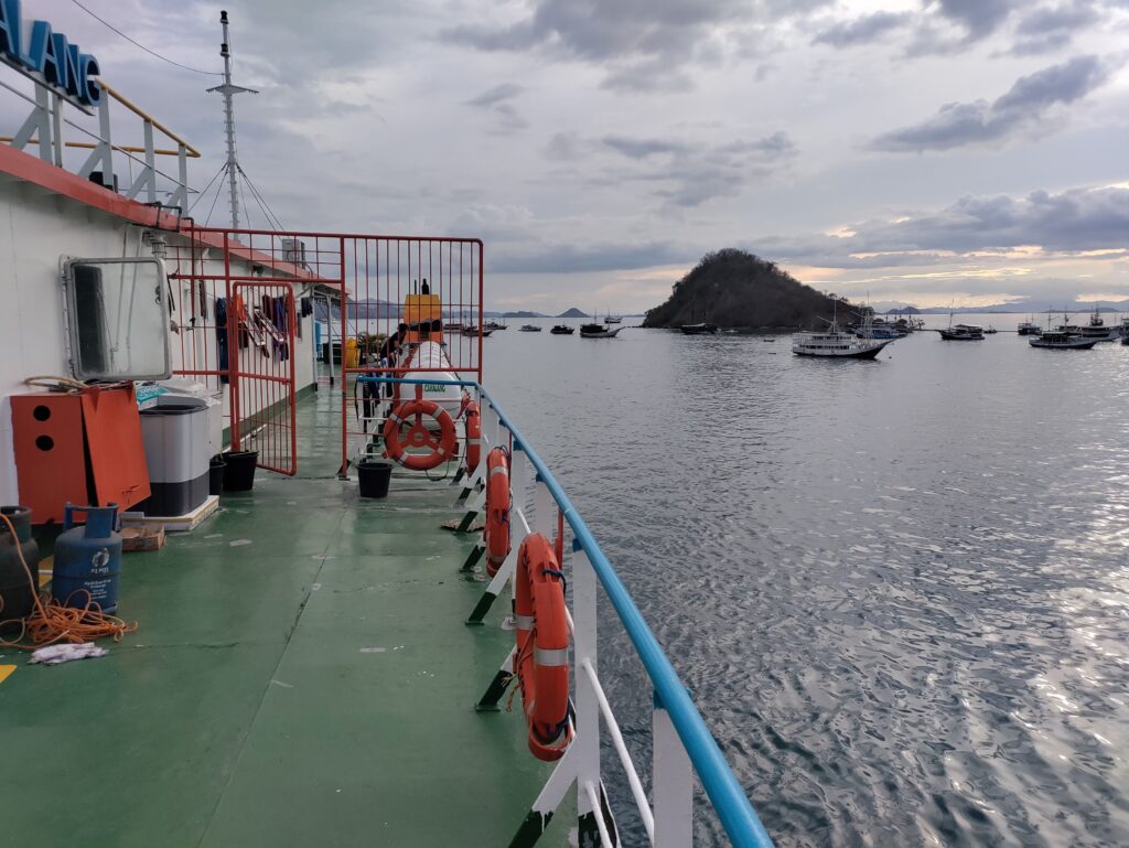 Ferry van Sumbawa naar Flores Indonesië